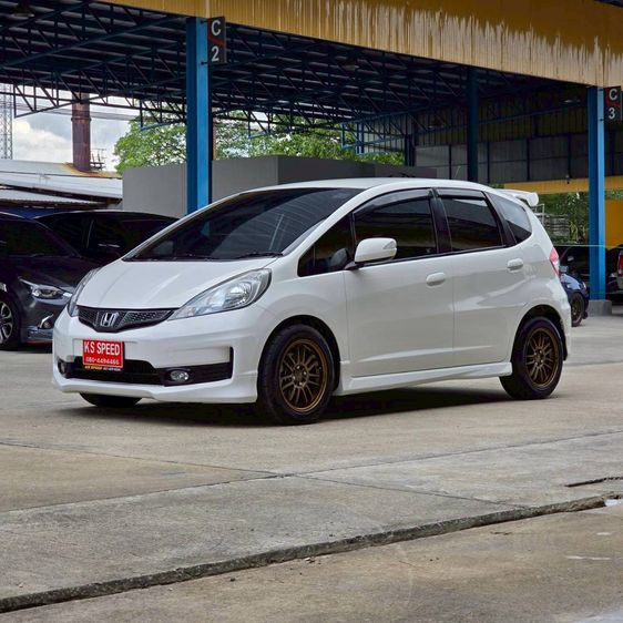 รถ Honda Jazz 1.5 SV i-VTEC สี ขาว