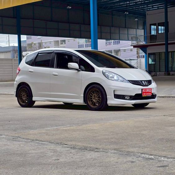 Honda Jazz 2013 1.5 SV i-VTEC Sedan เบนซิน ไม่ติดแก๊ส เกียร์อัตโนมัติ ขาว รูปที่ 3