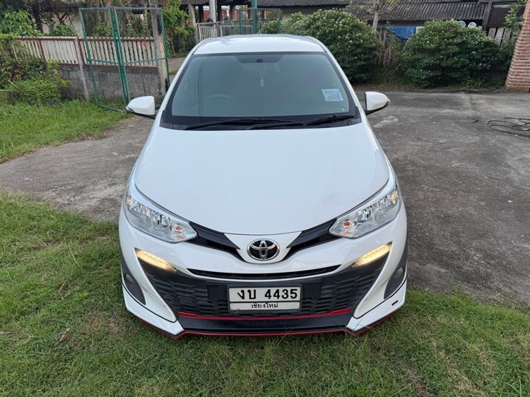 รถ Toyota Yaris 1.2 E สี ขาว