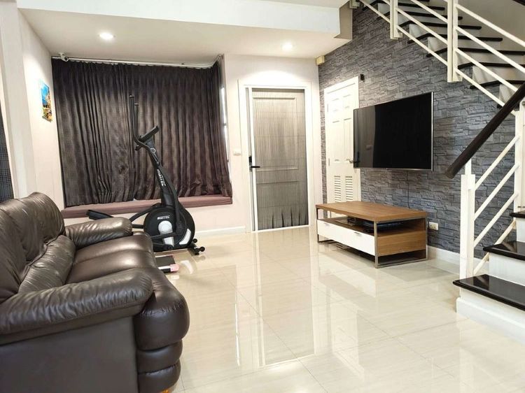 ตกแต่งครบ ขายทาวน์โฮม 3 ชั้น โครงการPremium Place 9 ฟังก์ชั่นครบ หน้าบ้านต่อเติมพร้อมใช้งานค้าขาย-ทำธุรกิจได้ ทำเลดี เดินทางสะดวก รูปที่ 4