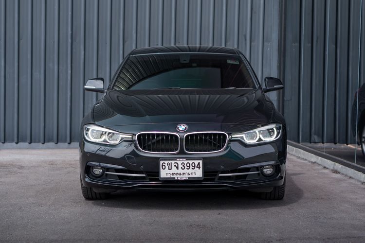 BMW Series 3 2016 320d Sedan ดีเซล ไม่ติดแก๊ส เกียร์อัตโนมัติ ดำ รูปที่ 2