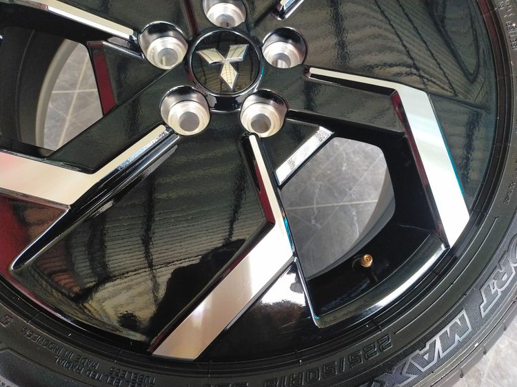 แม็กมิตซู ป้ายแดงสีเดิม ขอบ18 พร้อมยางดันลอป 225 50 18 ปี24 ยางสวยทุกเส้น ใส่ไทรทันตัวเตี้ย  xforce xpander  lancer EXหรือแปลงใส่ยี่ห้ออื่น  รูปที่ 7