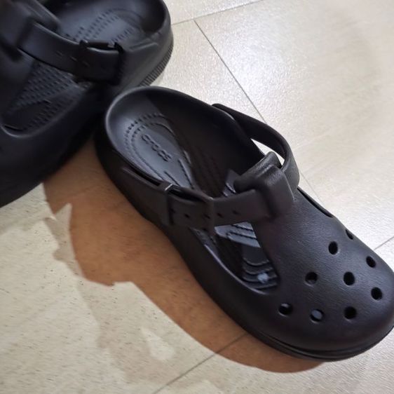 รองเท้าCROCS ผู้หญิง สีดำ รูปที่ 2