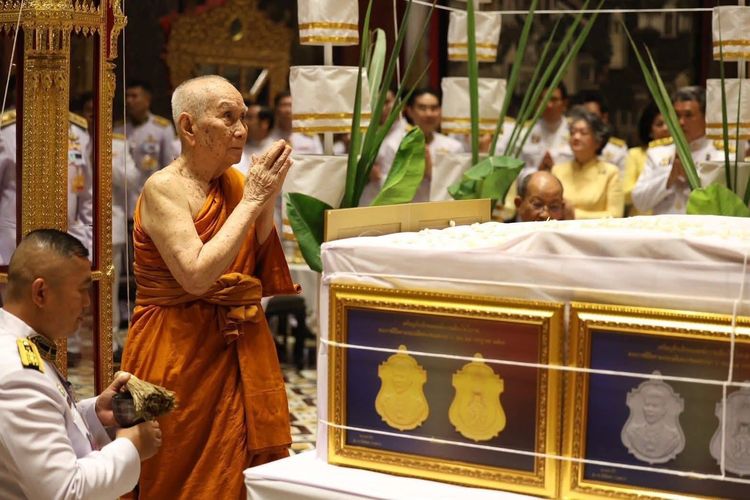 เหรียญ ร.๑๐ พระชนมพรรษา ๖ รอบ  รูปที่ 4