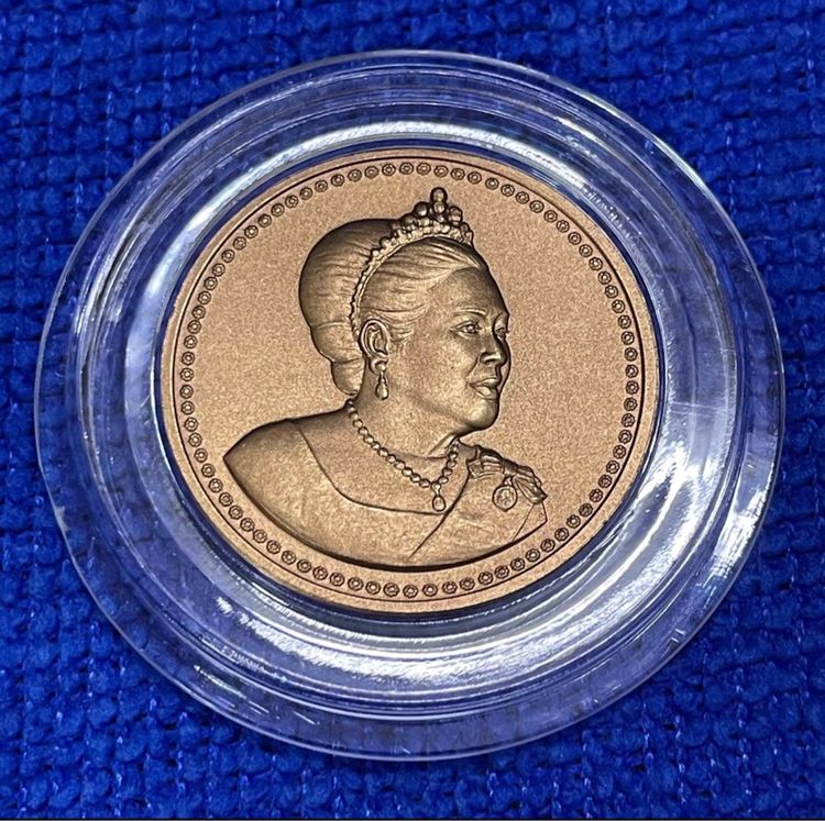 เหรียญที่ระลึก๘๐ พรรษา สมเด็จพระนางเจ้าสิริกิติ์ พระบรมราชินีนาถ พระบรมราชชนนีพันปีหลวง รูปที่ 6
