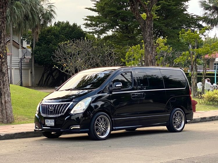 Hyundai H-1 2017 2.5 Deluxe Van ดีเซล ไม่ติดแก๊ส เกียร์อัตโนมัติ ดำ รูปที่ 2