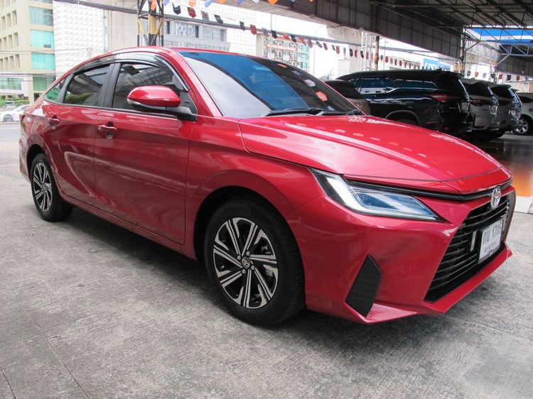 Toyota Yaris ATIV 2024 1.2 Smart Sedan เบนซิน ไม่ติดแก๊ส เกียร์อัตโนมัติ แดง รูปที่ 2