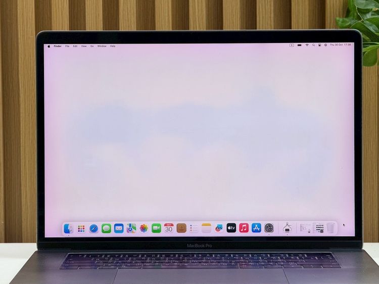 MacBook Pro 15-inch,2018 Four Thunderbolt 3 ports Intel Core i7 Ram16GB SSD256GB SpaceGray รูปที่ 12