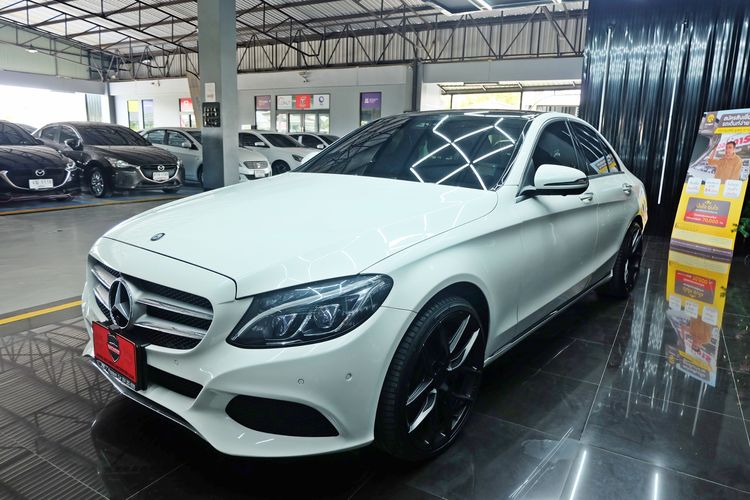 Mercedes-Benz C-Class 2016 C350 Sedan เบนซิน เกียร์อัตโนมัติ ขาว รูปที่ 3