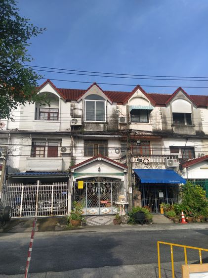 ชายทาวน์เฮ้าส์3ชั้น16ตรว.3นอน3น้ำถ. ลาดพร้าว71 ซ.สุคนธสวัสดิ์1 ติดโรงเรียนสตรีวิท2โทร0863316558