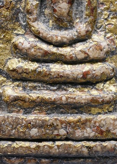 พระบ้าน พระสมเด็จวัดระฆัง พิมพ์ใหญ่ เนื้อก้นครก ลงรักปิดทอง รูปที่ 3