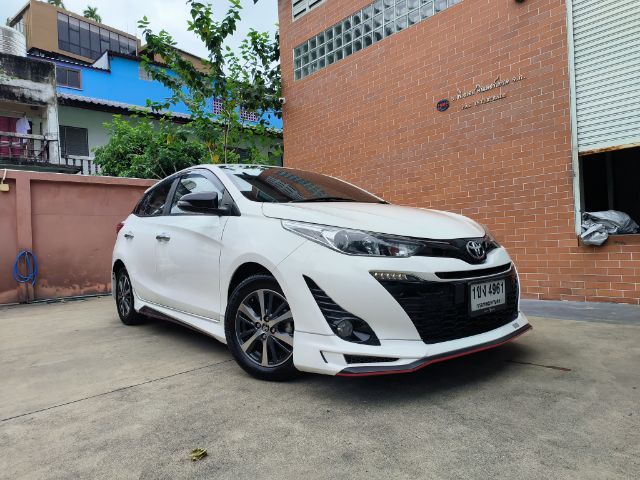 รถ Toyota Yaris 1.2 Entry สี ขาว