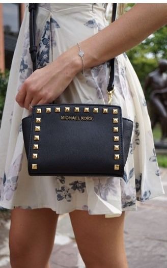 Michael Kors Selma Stud Leather Medium Messenger Bag  รูปที่ 2