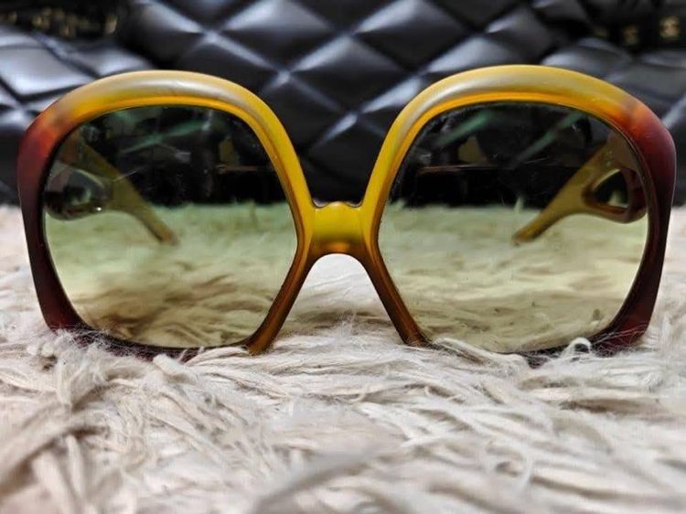 แว่นกันแดดวินเทจ Christian Dior Vintage Oversized Sunglasses Model 2005 มีรอยบ้าง โดยรวมสภาพดี  รูปที่ 6