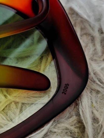 แว่นกันแดดวินเทจ Christian Dior Vintage Oversized Sunglasses Model 2005 มีรอยบ้าง โดยรวมสภาพดี  รูปที่ 7