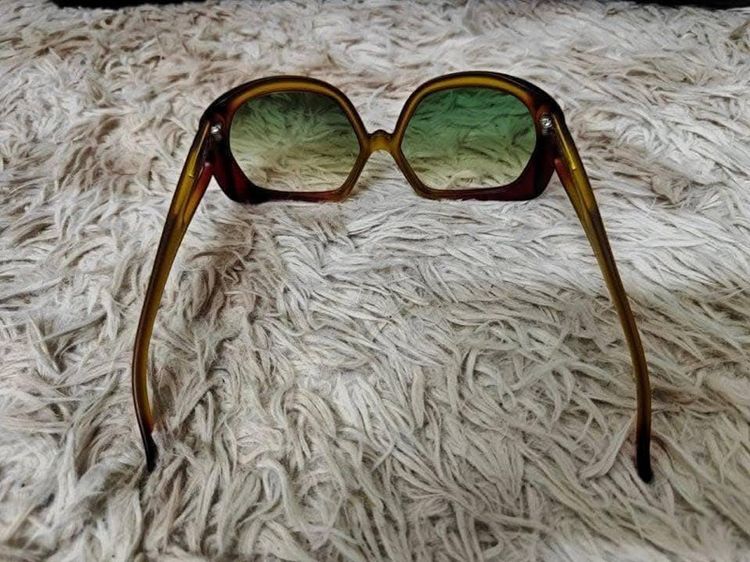 แว่นกันแดดวินเทจ Christian Dior Vintage Oversized Sunglasses Model 2005 มีรอยบ้าง โดยรวมสภาพดี  รูปที่ 3
