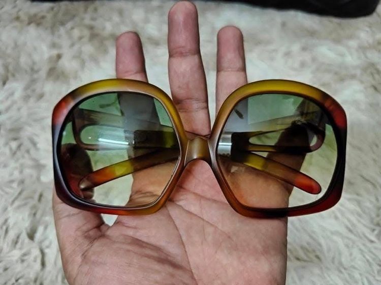 แว่นกันแดดวินเทจ Christian Dior Vintage Oversized Sunglasses Model 2005 มีรอยบ้าง โดยรวมสภาพดี  รูปที่ 2