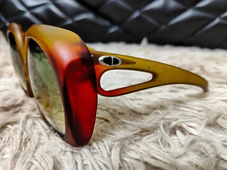 แว่นกันแดดวินเทจ Christian Dior Vintage Oversized Sunglasses Model 2005 มีรอยบ้าง โดยรวมสภาพดี  รูปที่ 9