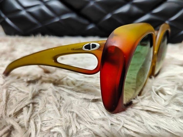 แว่นกันแดดวินเทจ Christian Dior Vintage Oversized Sunglasses Model 2005 มีรอยบ้าง โดยรวมสภาพดี  รูปที่ 8