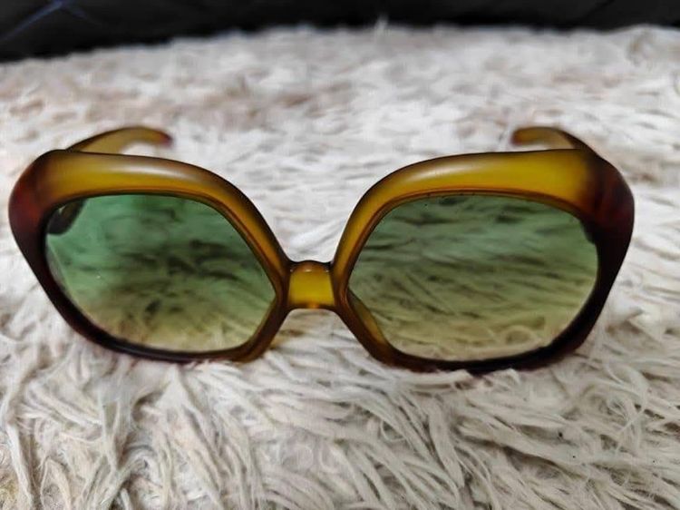 แว่นกันแดดวินเทจ Christian Dior Vintage Oversized Sunglasses Model 2005 มีรอยบ้าง โดยรวมสภาพดี  รูปที่ 4