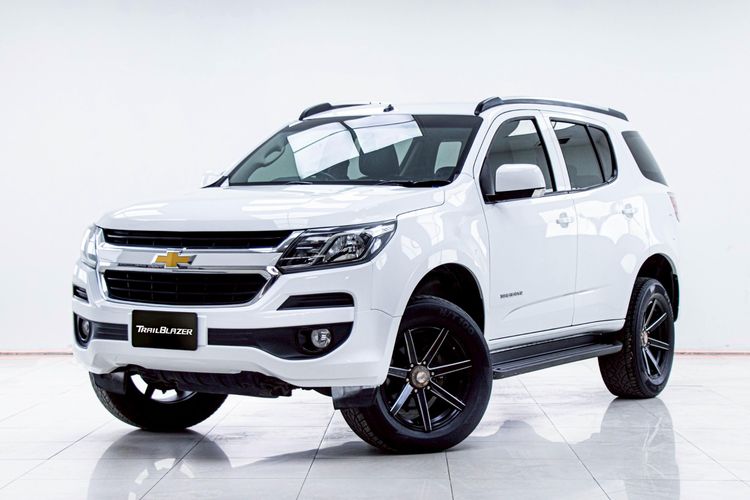 รถ Chevrolet Trailblazer 2.5 LT สี ขาว