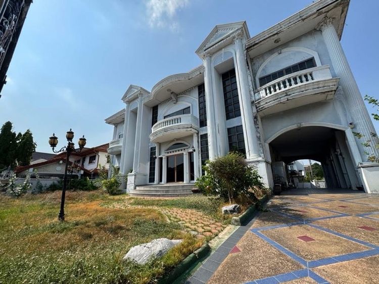 ไม่ใช่ ที่ดินใหญ่ มีความส่วนตัวสูง ใกล้เมือง เสนานิคม 28 แยก 5 พื้นที่กว้าง อยู่สบาย ในหมู่บ้านเงียบสงบ ปลอดภัย