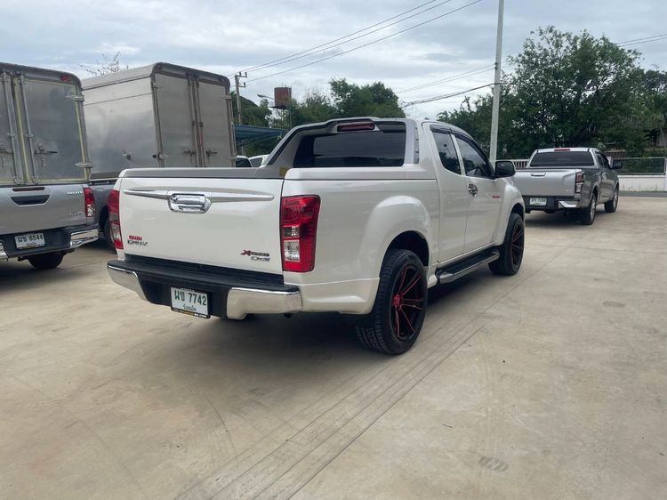 Isuzu D-MAX 2017 1.9 Hi-Lander X-Series Z Pickup ดีเซล ไม่ติดแก๊ส เกียร์ธรรมดา ขาว รูปที่ 3