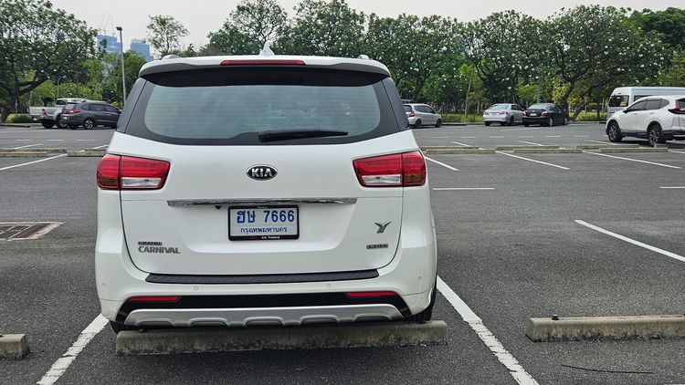 Kia Grand Carnival 2017 2.2 LX Utility-car ดีเซล เกียร์อัตโนมัติ ขาว รูปที่ 3