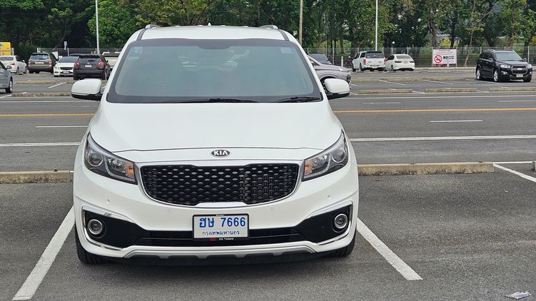 รถ Kia Grand Carnival 2.2 LX สี ขาว
