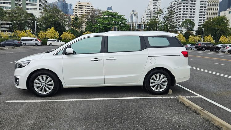 Kia Grand Carnival 2017 2.2 LX Utility-car ดีเซล เกียร์อัตโนมัติ ขาว รูปที่ 4