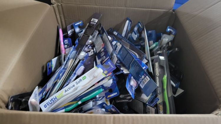 ขายแปรงสีฟันBRUSH MEผู้ใหญ่และเด็ก600อัน อันละ5บาท