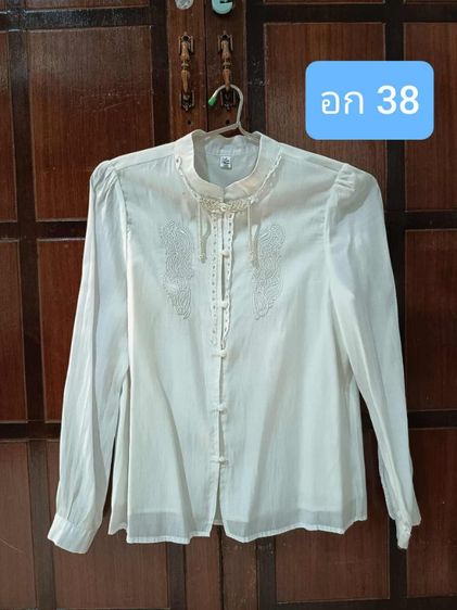 เสื้อทำงานสีขาว คอจีน สภาพดี อก 38