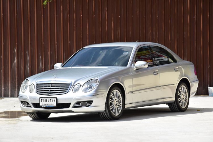 รถ Mercedes-Benz E-Class E200 สี บรอนซ์เงิน