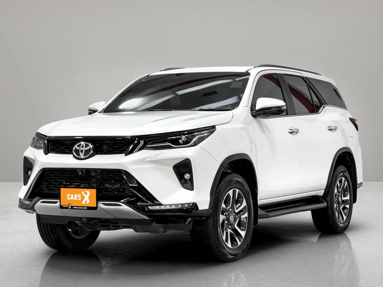 รถ Toyota Fortuner 2.4 Leader V สี ขาว