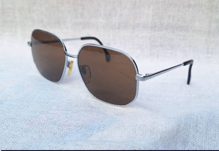 แว่นตาเยอรมันตะวันตกผู้ให้กำเนิดเลนส์กระจกพระเจ้า คาร์ล ไซส์ เยนา มือหนึ่ง New Old Stock ซีรีส์พิเศษ Yves Chantal Series เลนส์กระจกคริสตัล ออริจินัล CARL ZEISS...Authentic Vintage CARL ZEISS JENA handcrafted in West Germamy
 รูปที่ 2