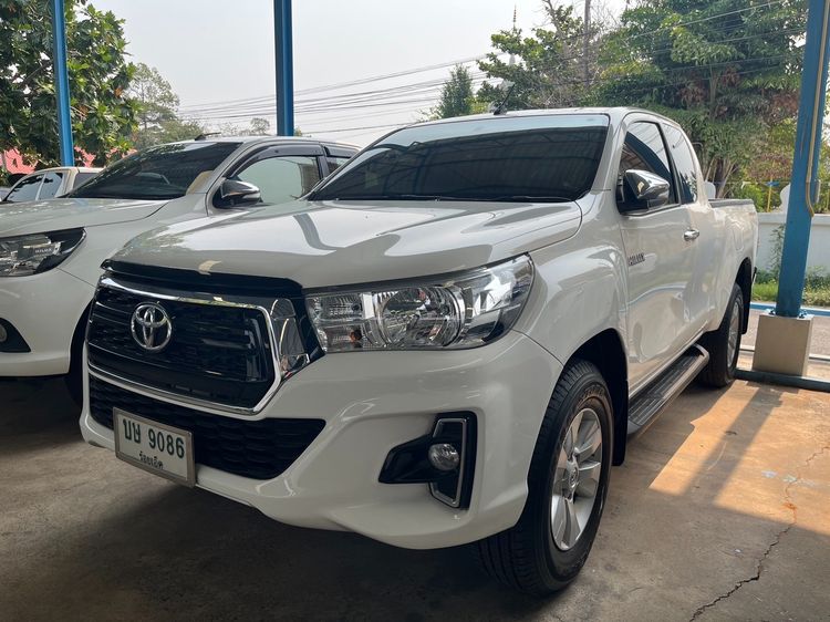 Toyota Hilux Revo รุ่น Smart Cab 2.4 Prerunner E สีขาว MT ปี 2018