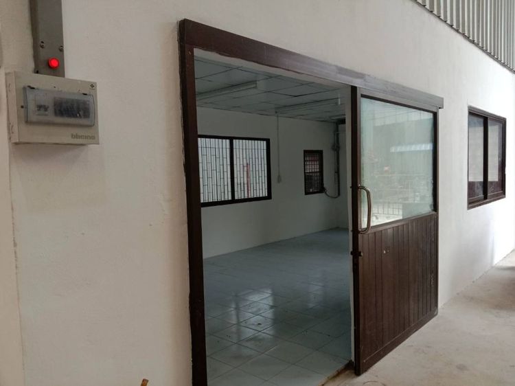 ให้เช่าโกดังใหม่พร้อมสำนักงาน พื้นที่ใช้สอย 711 ตรม. ใกล้แยกเทพารักษ์ น้ำไม่ท่วม เข้าออกสะดวก เพียง 55,000 เดือน รูปที่ 4