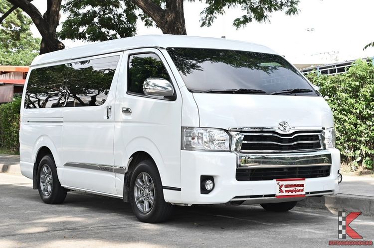 รถ Toyota Ventury 3.0 G สี ขาว