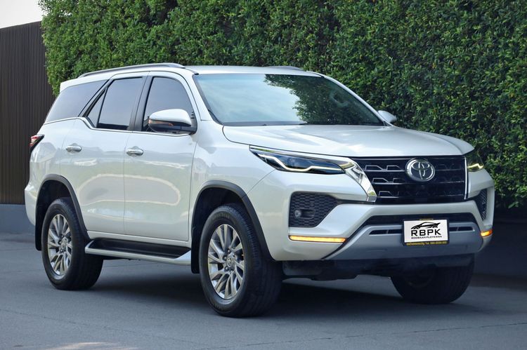 Toyota Fortuner 2022 2.4 V Utility-car ดีเซล ไม่ติดแก๊ส เกียร์อัตโนมัติ ขาว รูปที่ 4