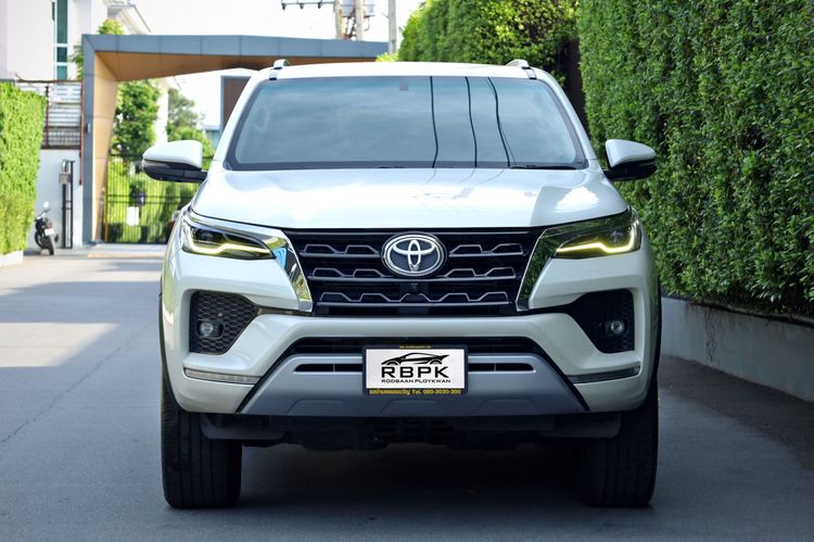 Toyota Fortuner 2022 2.4 V Utility-car ดีเซล ไม่ติดแก๊ส เกียร์อัตโนมัติ ขาว รูปที่ 3
