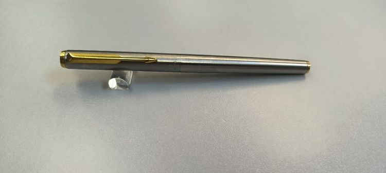 ปากกาหมึกซึม Parker 95 ด้าม stainless ที่เหน็บสีทอง