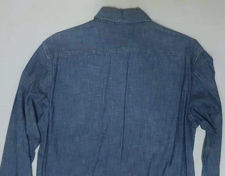 Uniqlo เสื้อเชิ้ตผ้าแชมเบรย์ รูปที่ 4