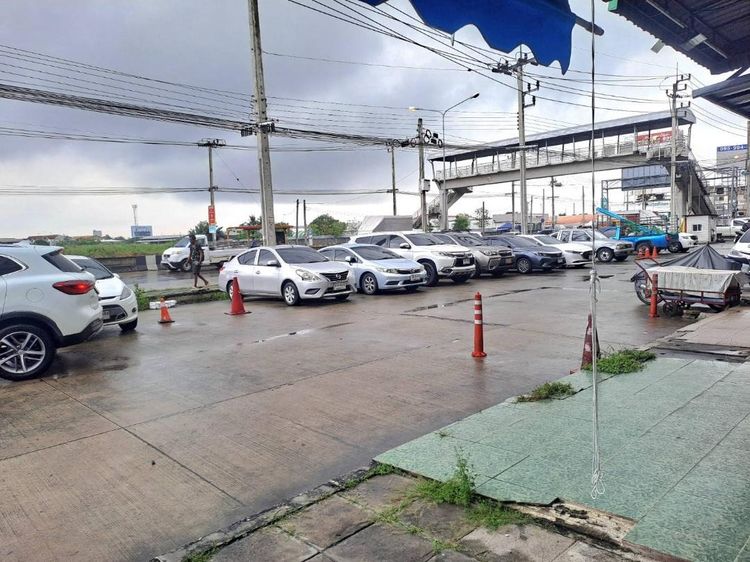 ขายตึกแถว4ชั้นห้องริม28ตรว.ติดถนนทำเลการค้าจอดรถหลายคันบางบัวทองนนทบุรี รูปที่ 4