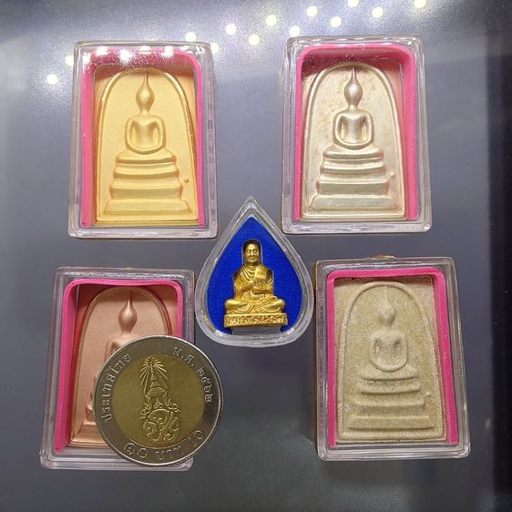 พระสมเด็จวัดระฆัง “จักรพรรดิแห่งพระเครื่องเมืองสยาม” บรรจุมวลสารเก่า รุ่นใต้ร่มโพธิ์ทอง พ.ศ. 2549 ชุดกรรมการ กล่องเดิมๆ รูปที่ 5