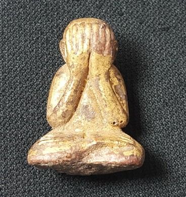 พระปิดตาลอยองค์ เนื้อผง ไม่ทราบที่