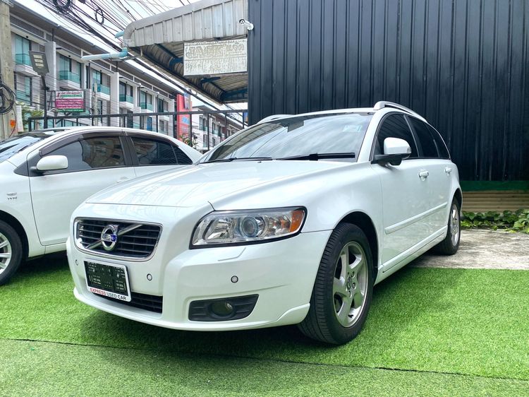รถ Volvo V50 2.0 สี ขาว