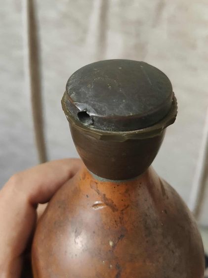 กระติกน้ำทองแดงแท้ Solid Copper Water bottle Hot Water Bottle Antique Vintage Old One Little Dent  เป็นกระติกน้ำร้อน โบราณ วินเทจ  รูปที่ 9