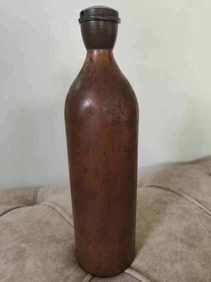 กระติกน้ำทองแดงแท้ Solid Copper Water bottle Hot Water Bottle Antique Vintage Old One Little Dent  เป็นกระติกน้ำร้อน โบราณ วินเทจ  รูปที่ 4