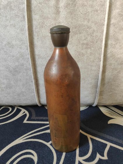 กระติกน้ำทองแดงแท้ Solid Copper Water bottle Hot Water Bottle Antique Vintage Old One Little Dent  เป็นกระติกน้ำร้อน โบราณ วินเทจ 