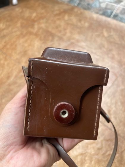 กล้องฟิล์มรุ่น Lubitel 2 ซึ่งเป็นกล้องสะท้อนเลนส์คู่ รูปที่ 3